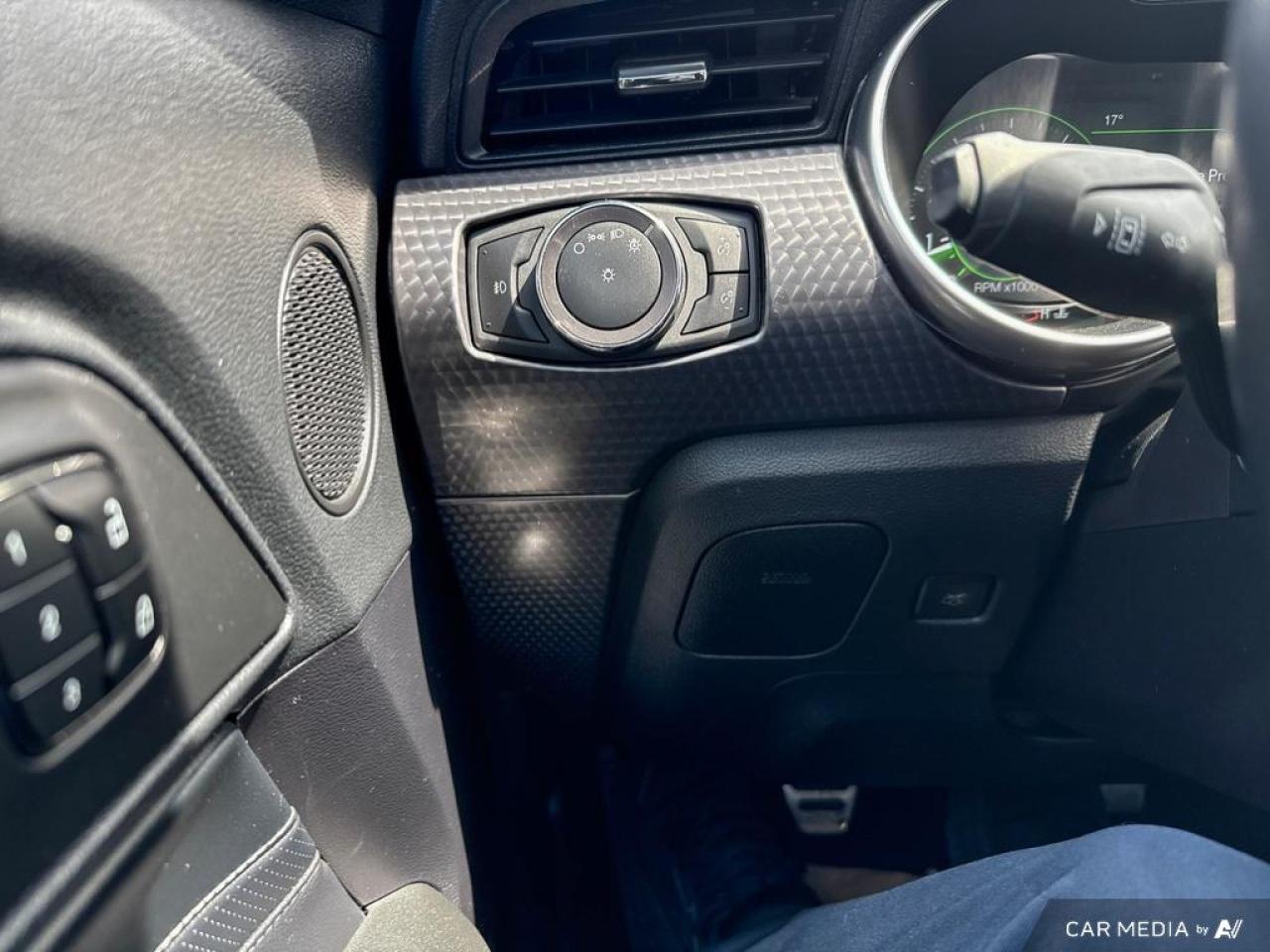 2019 Ford Mustang GT PREMIUM FASTBACK / NO ACCIDENTS / LEATHER / NAV - Photo #12
