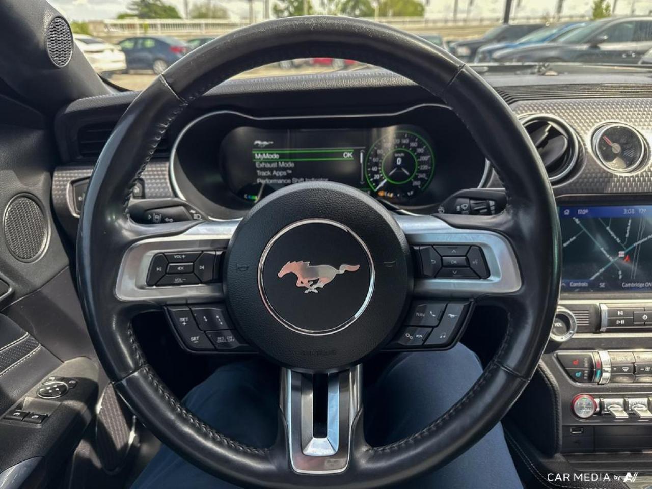 2019 Ford Mustang GT PREMIUM FASTBACK / NO ACCIDENTS / LEATHER / NAV - Photo #17
