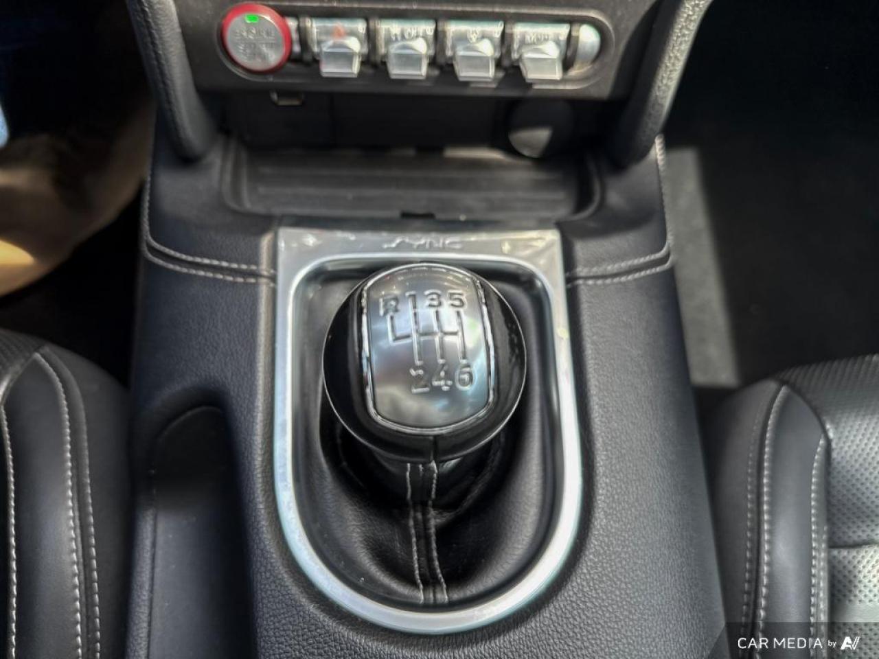 2019 Ford Mustang GT PREMIUM FASTBACK / NO ACCIDENTS / LEATHER / NAV - Photo #16