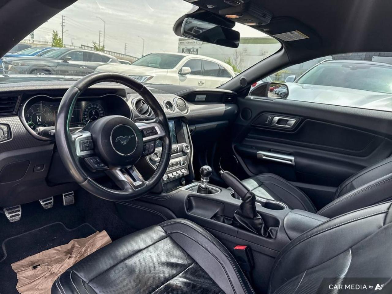2019 Ford Mustang GT PREMIUM FASTBACK / NO ACCIDENTS / LEATHER / NAV - Photo #9