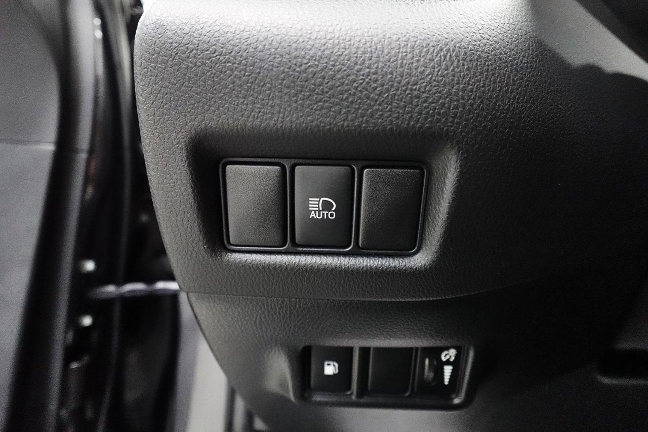 2018 Toyota C-HR XLE MODEL,NO ACCIDENT,LOADED,SERVICE RECORDS - Photo #29