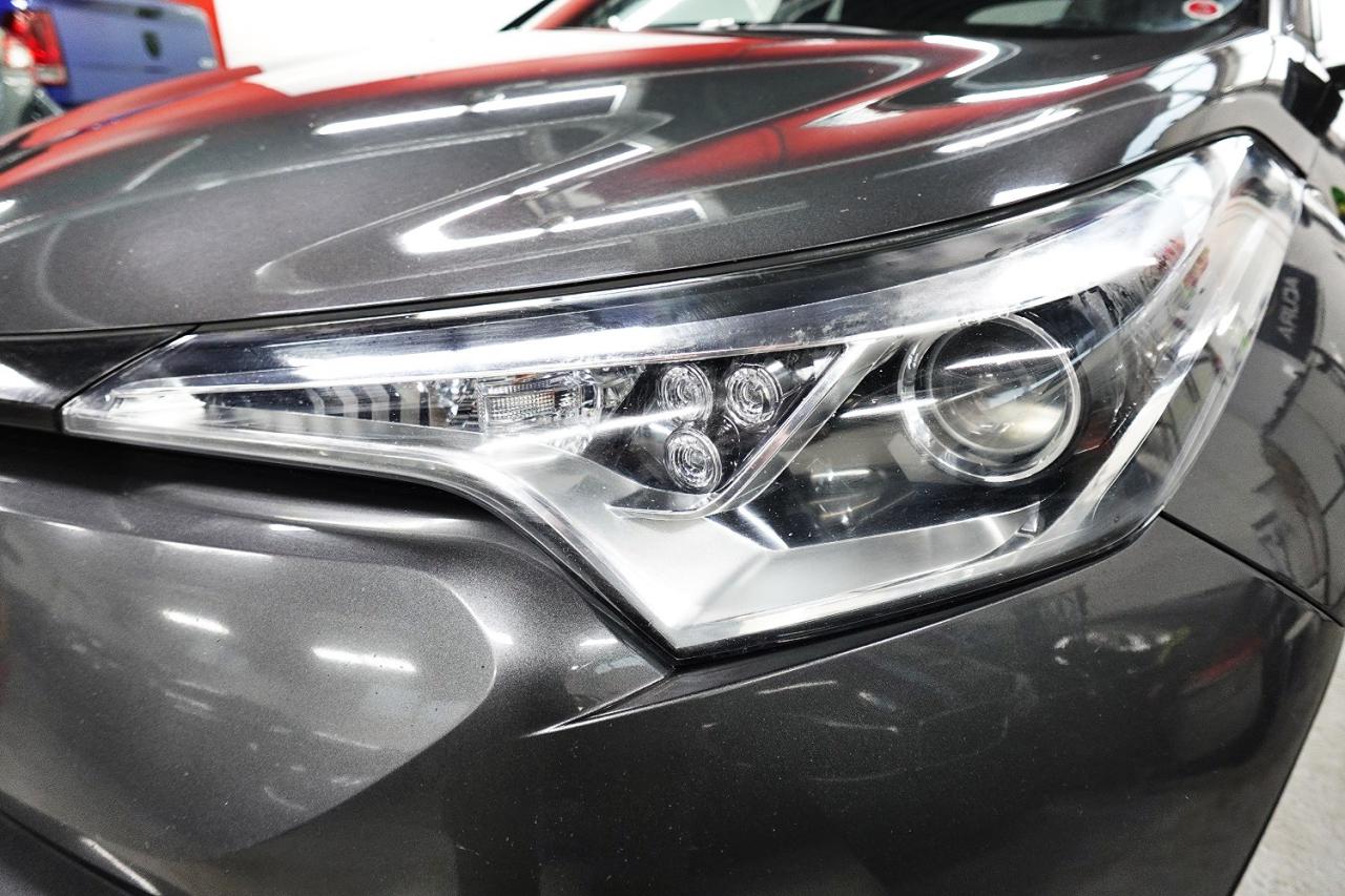 2018 Toyota C-HR XLE MODEL,NO ACCIDENT,LOADED,SERVICE RECORDS - Photo #10