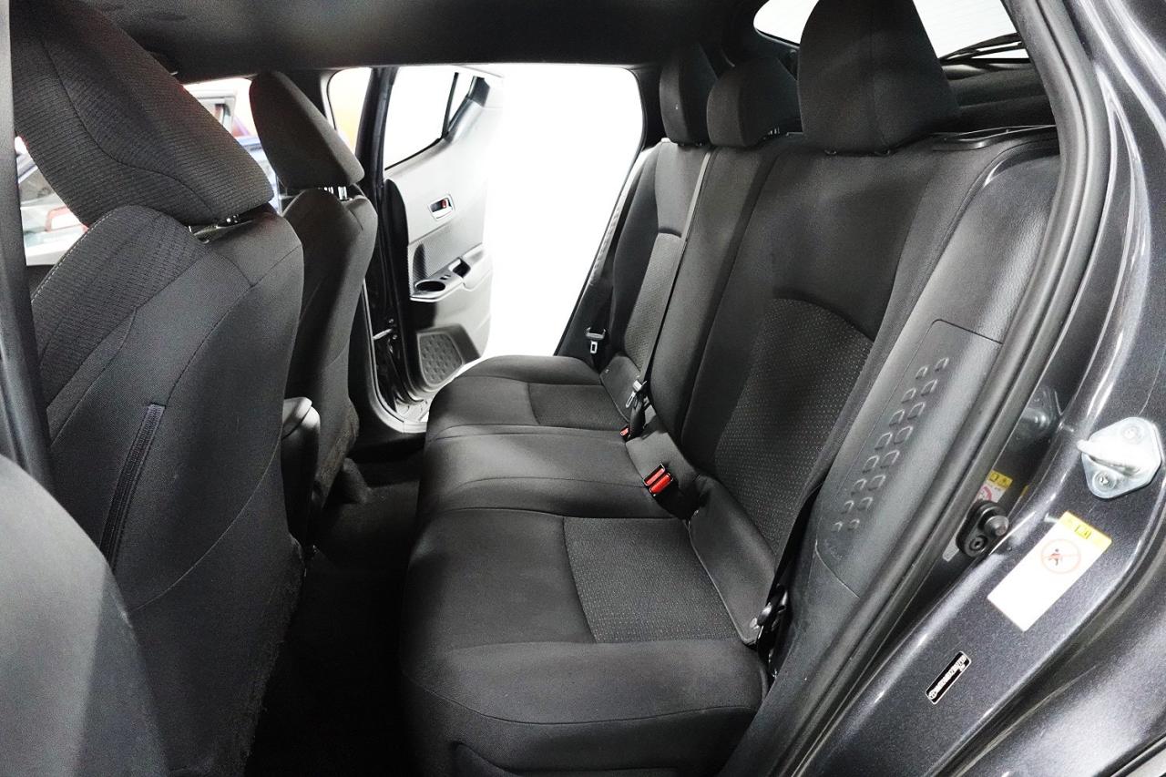 2018 Toyota C-HR XLE MODEL,NO ACCIDENT,LOADED,SERVICE RECORDS - Photo #16