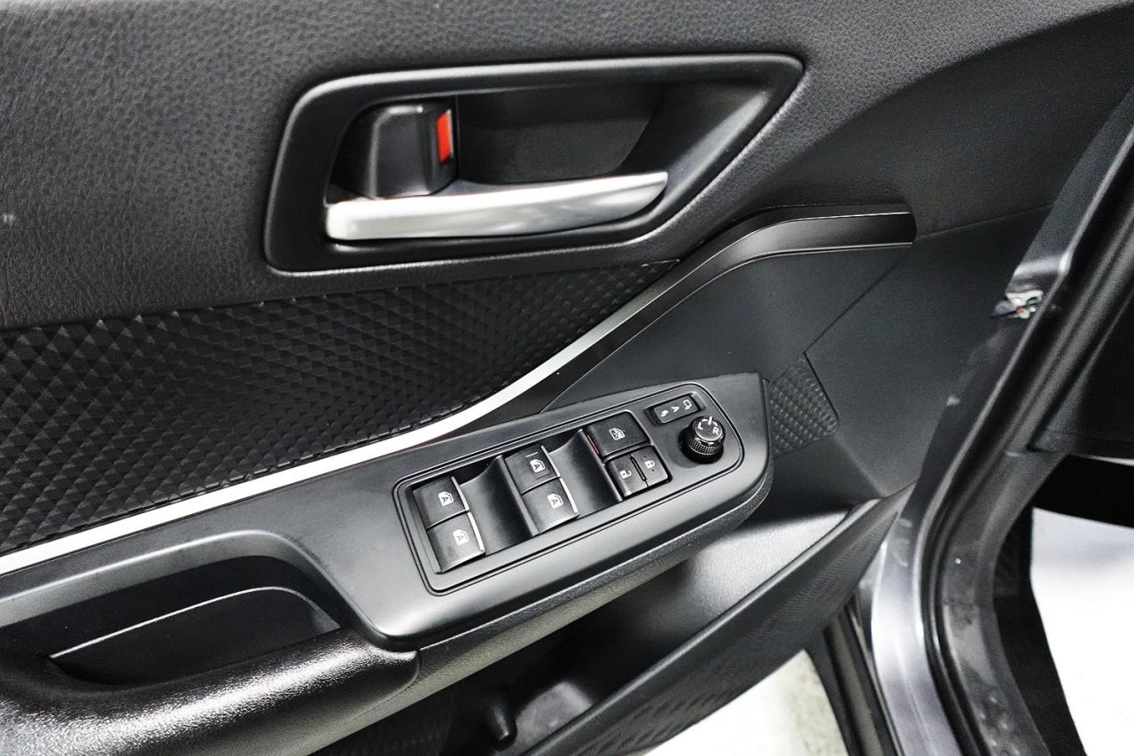 2018 Toyota C-HR XLE MODEL,NO ACCIDENT,LOADED,SERVICE RECORDS - Photo #13