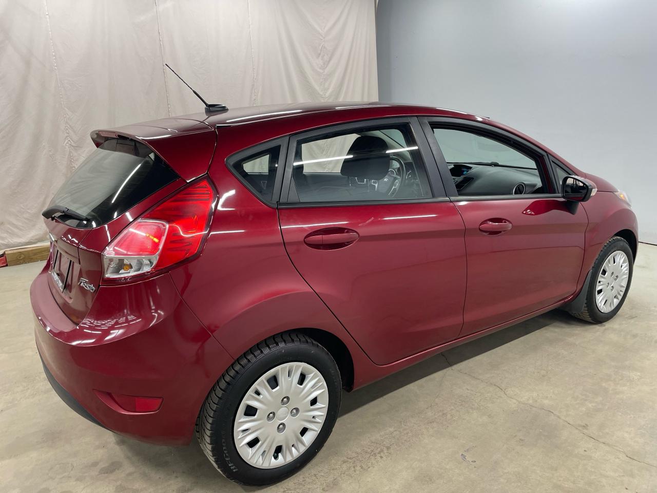 2014 Ford Fiesta SE Photo28