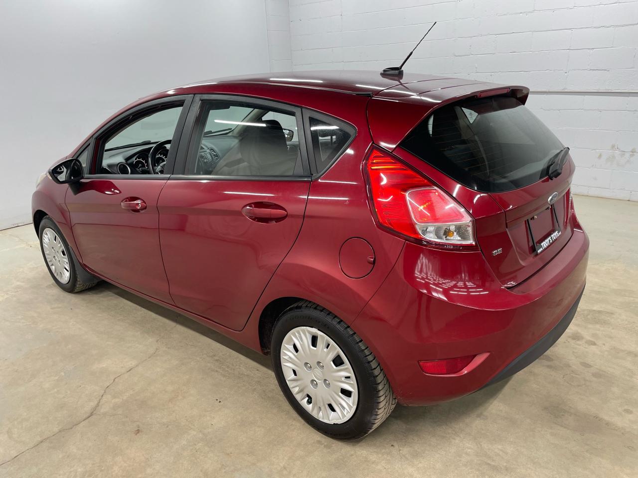2014 Ford Fiesta SE Photo25