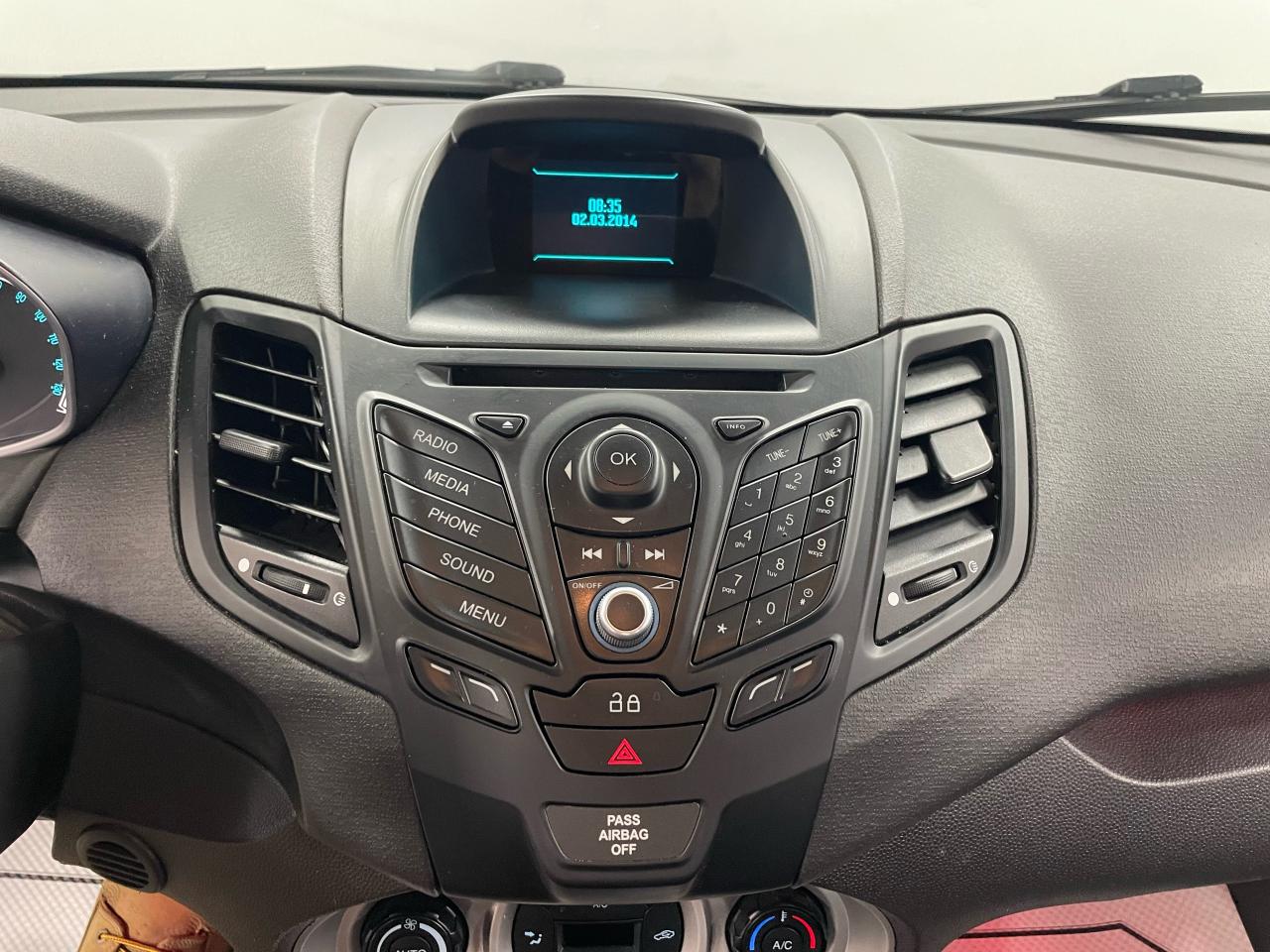 2014 Ford Fiesta SE Photo38