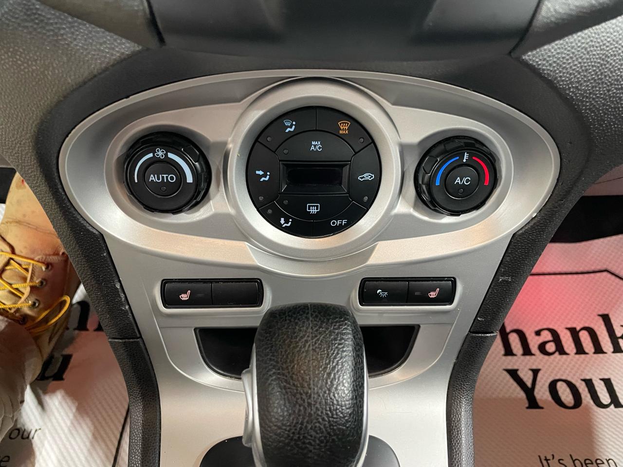 2014 Ford Fiesta SE Photo39