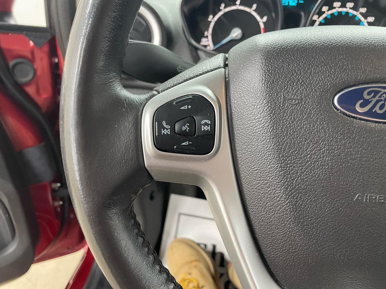 2014 Ford Fiesta SE Photo36