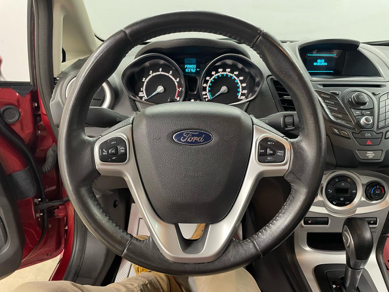 2014 Ford Fiesta SE Photo35