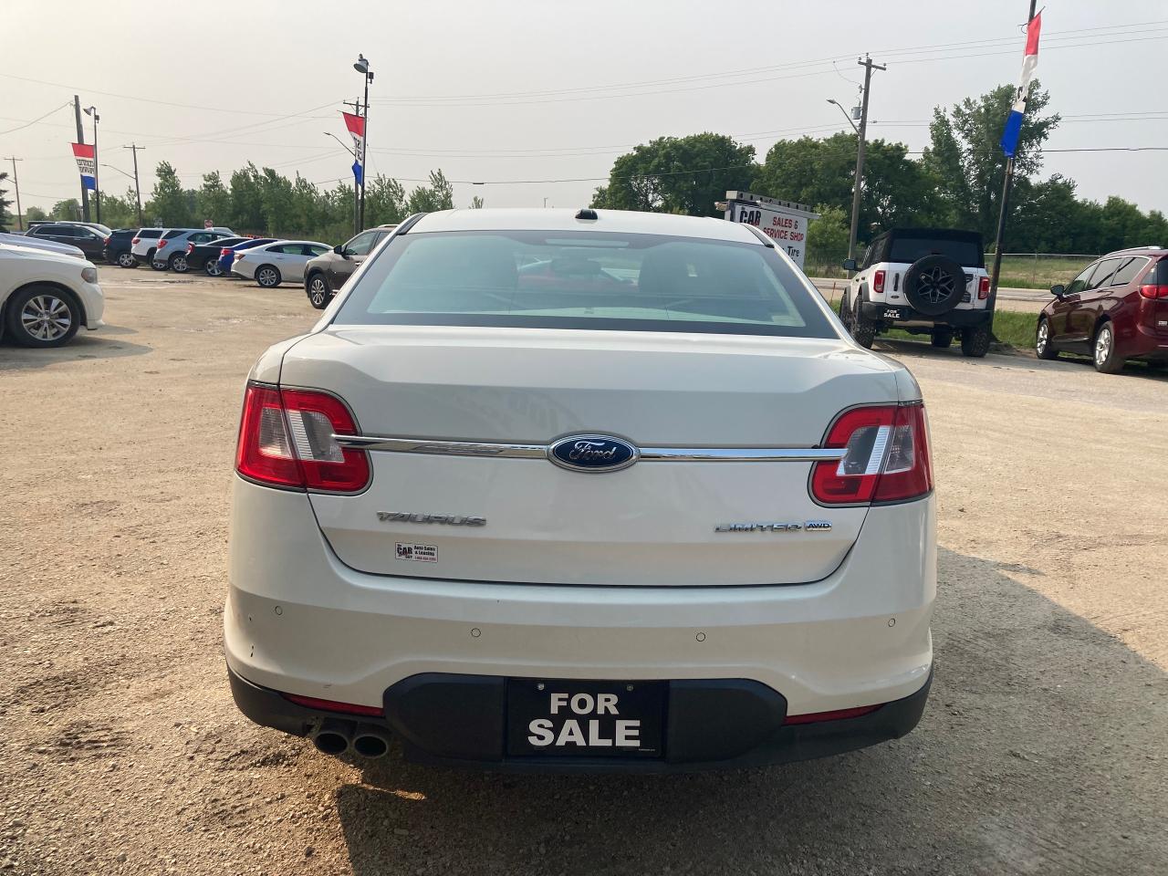 2010 Ford Taurus LIMITED - Photo #5