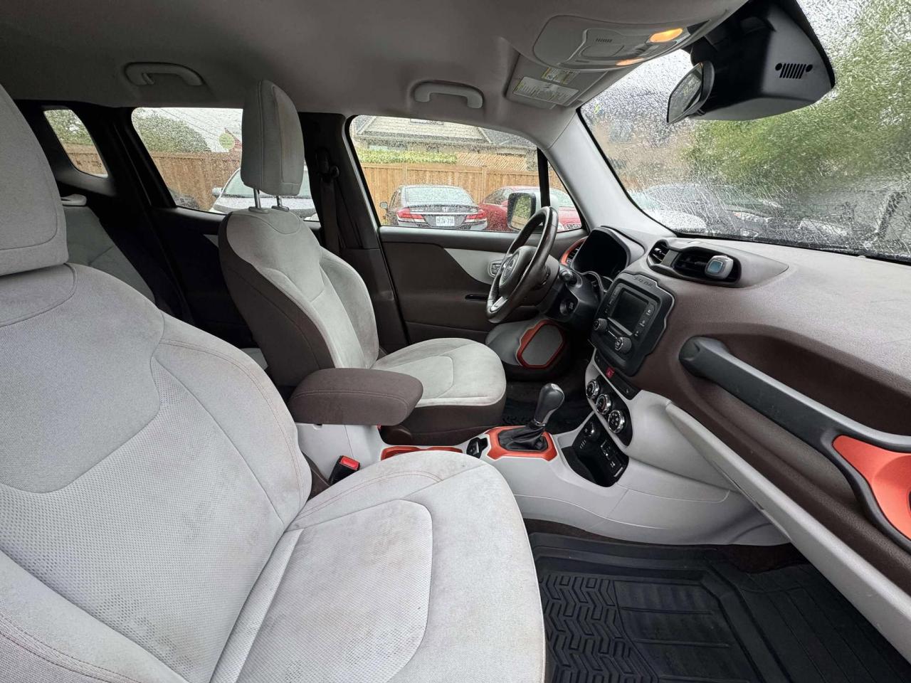 2015 Jeep Renegade North - Photo #10