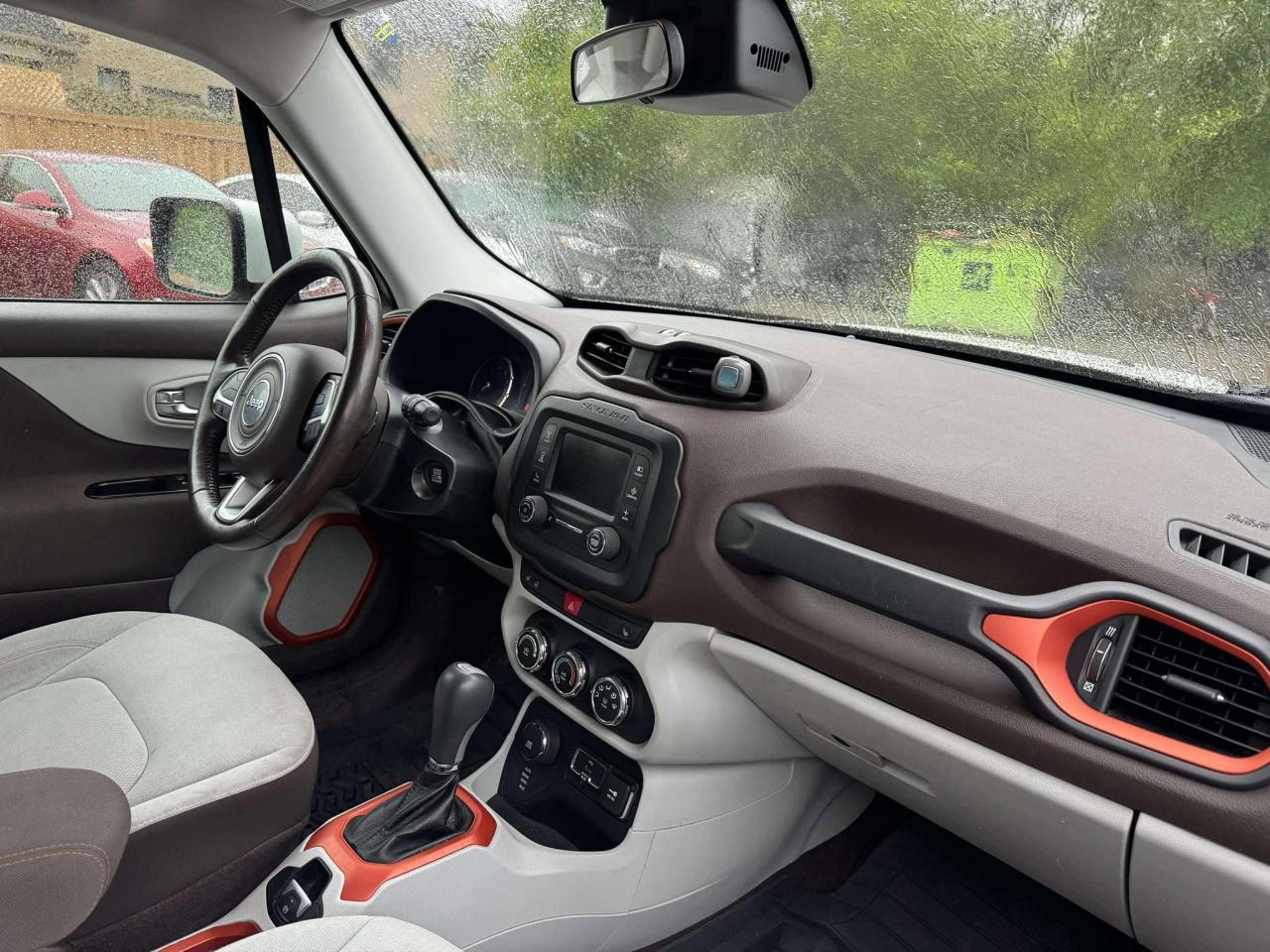 2015 Jeep Renegade North - Photo #11