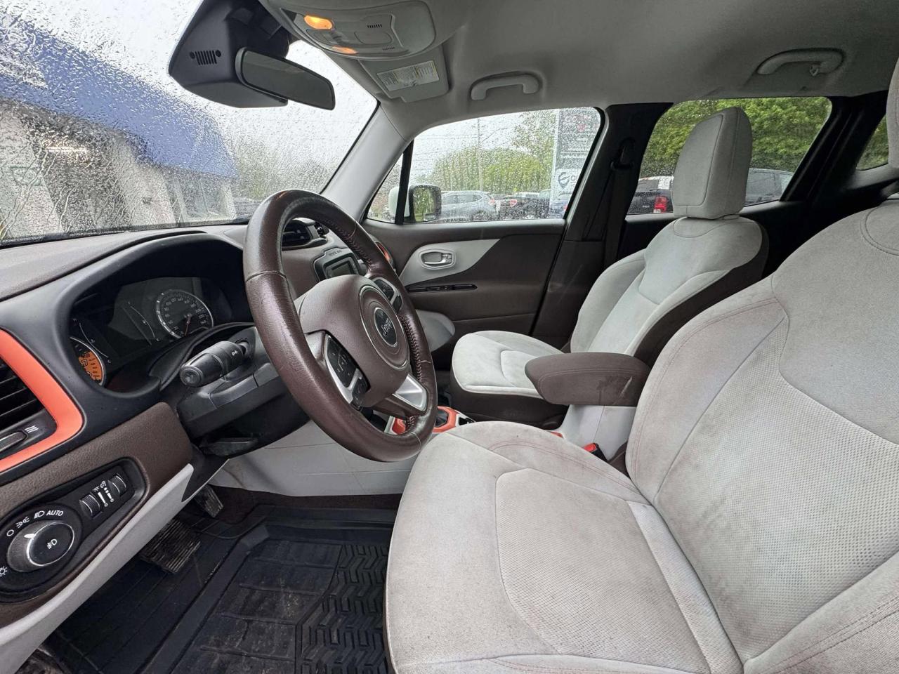 2015 Jeep Renegade North - Photo #12
