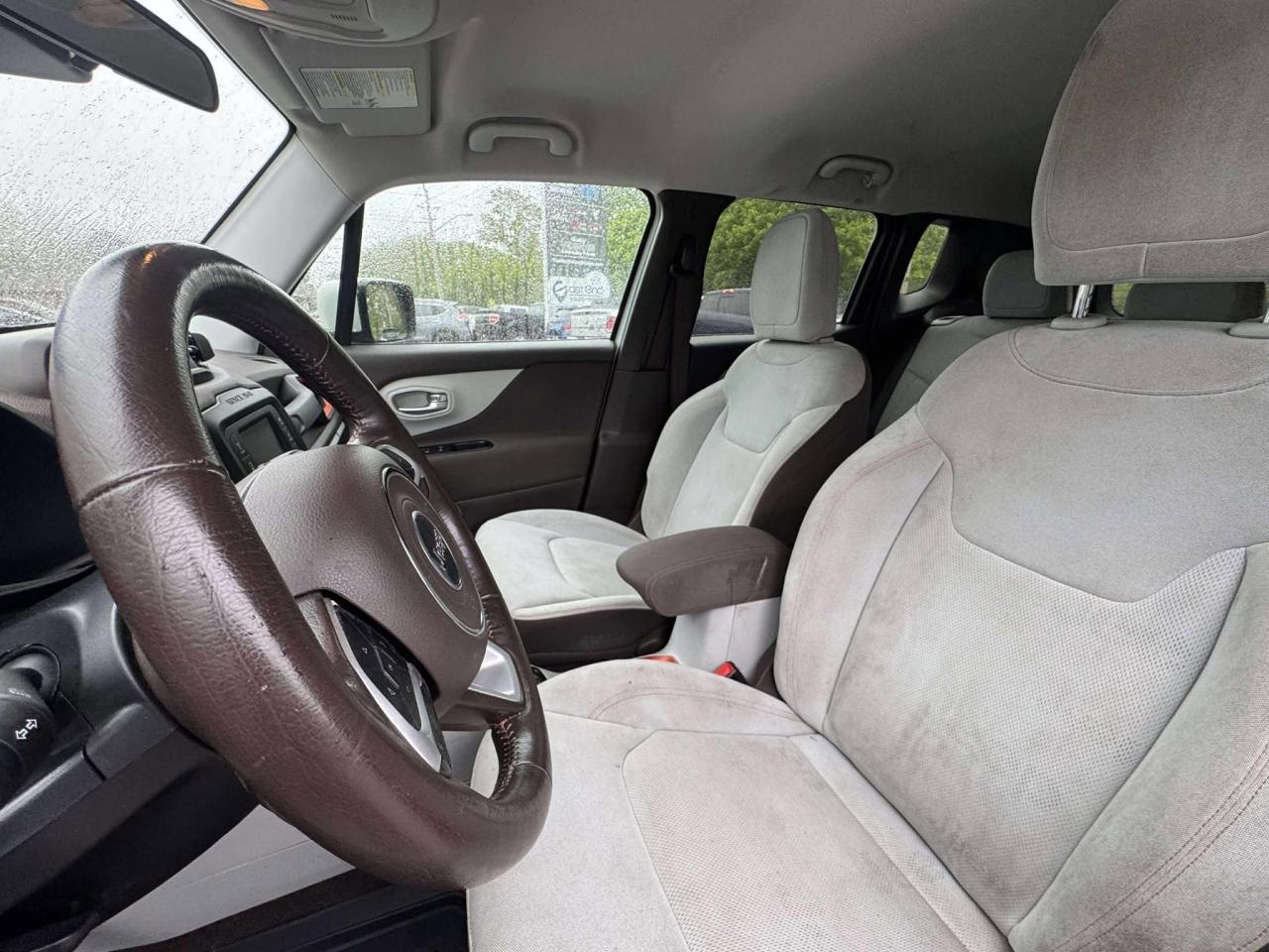2015 Jeep Renegade North - Photo #13