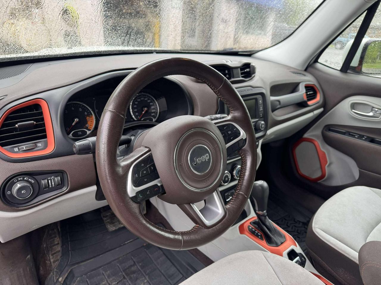 2015 Jeep Renegade North - Photo #14