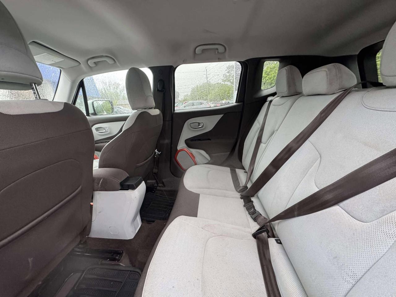 2015 Jeep Renegade North - Photo #17