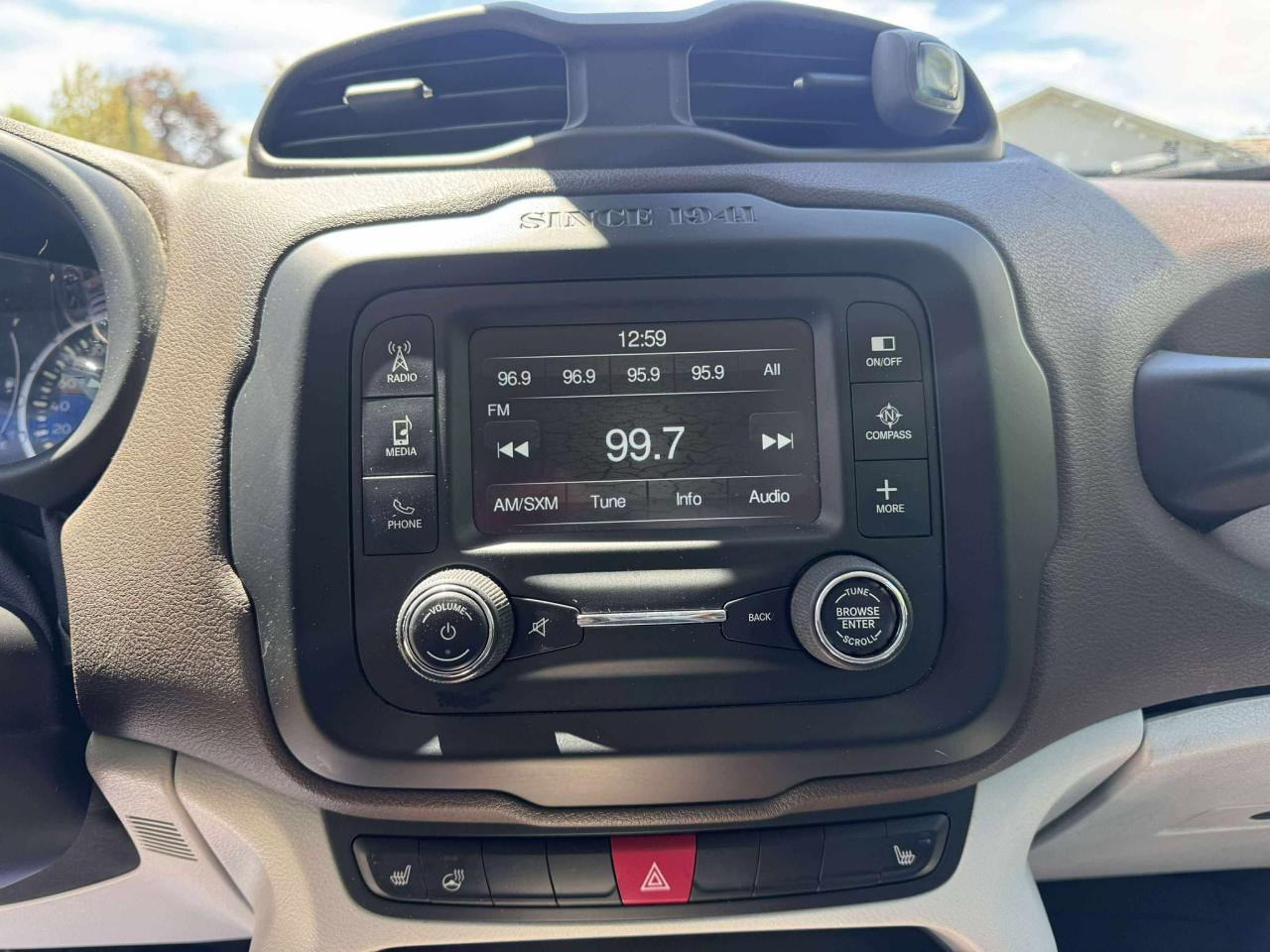 2015 Jeep Renegade North - Photo #19
