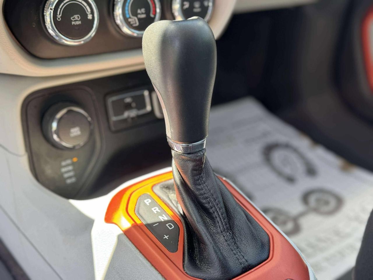 2015 Jeep Renegade North - Photo #20