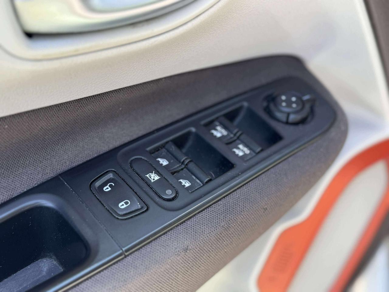 2015 Jeep Renegade North - Photo #22