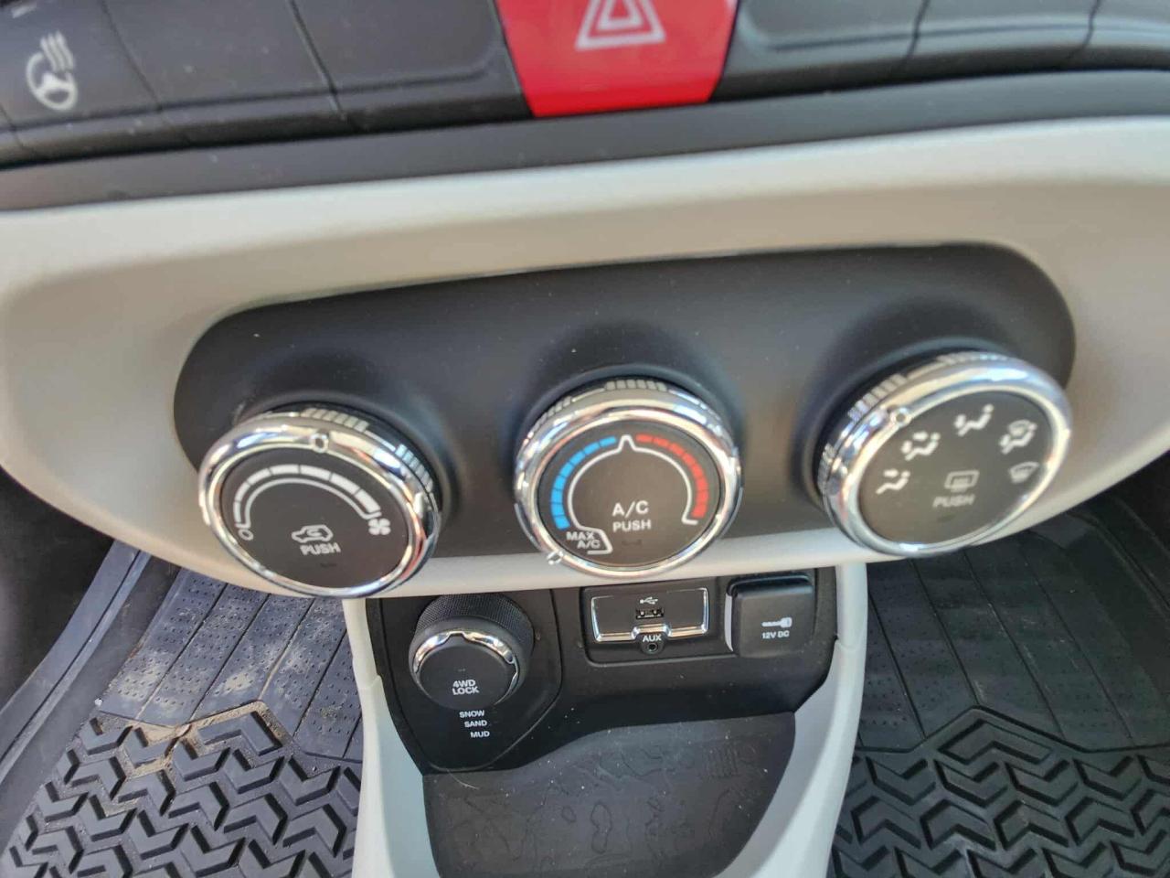 2015 Jeep Renegade 4WD 4dr - Photo #21