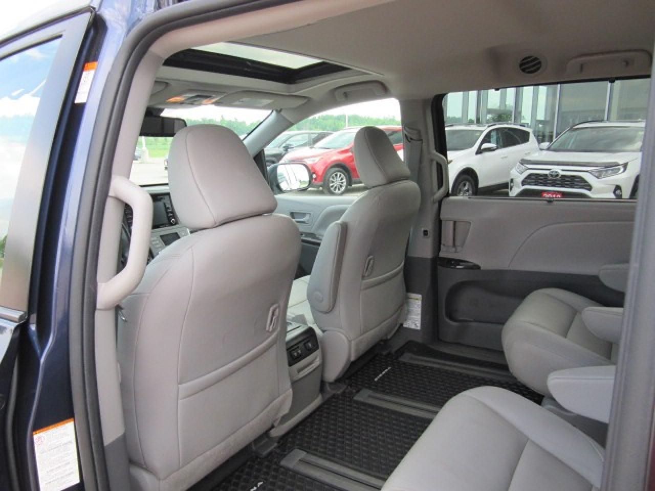 2020 Toyota Sienna XLE Photo