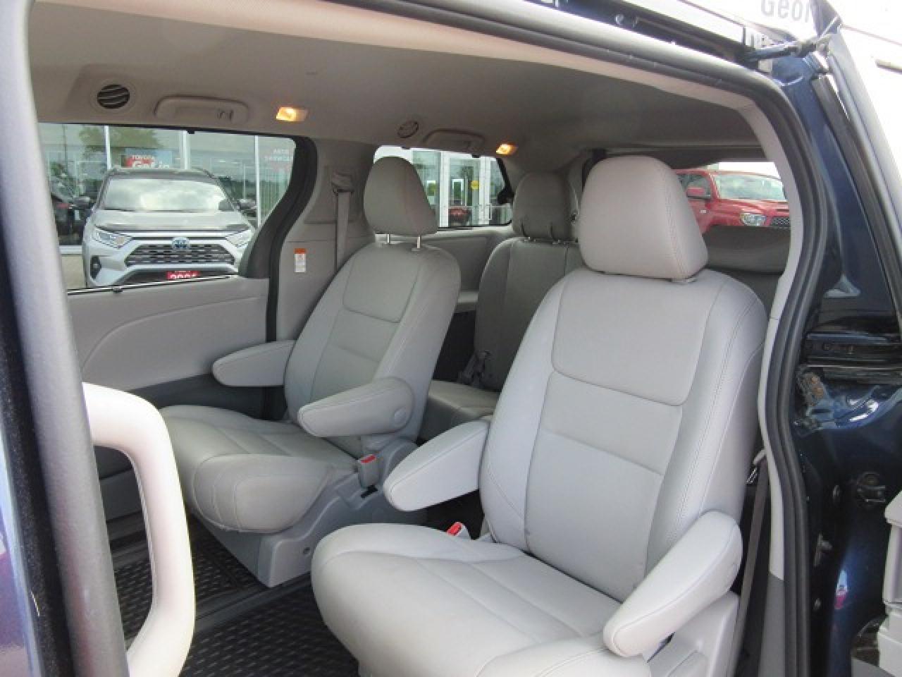 2020 Toyota Sienna XLE Photo