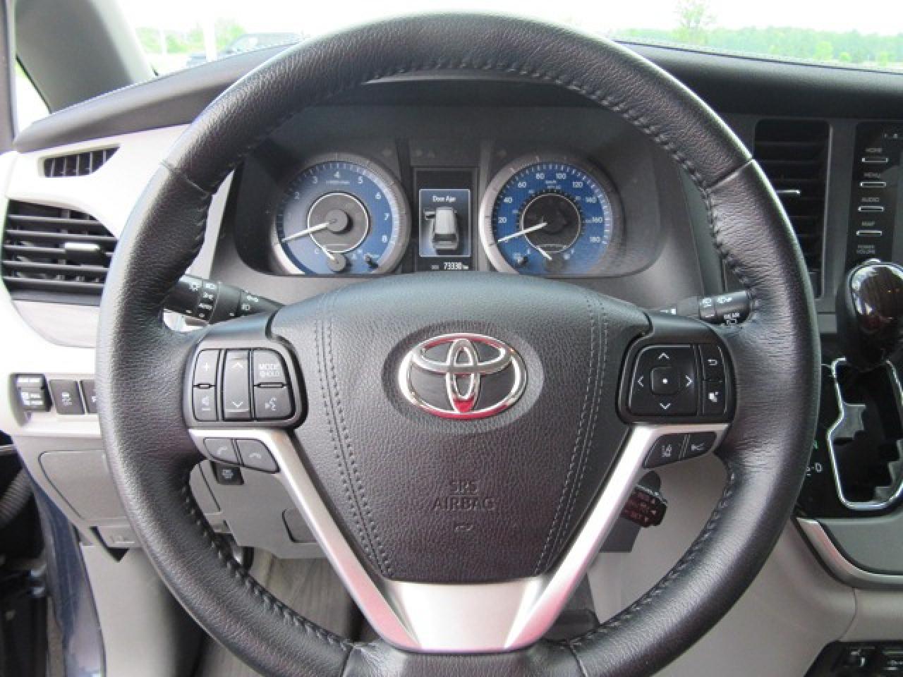 2020 Toyota Sienna XLE Photo
