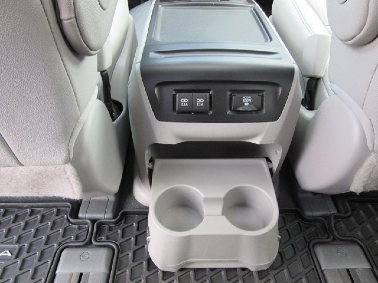 2020 Toyota Sienna XLE Photo