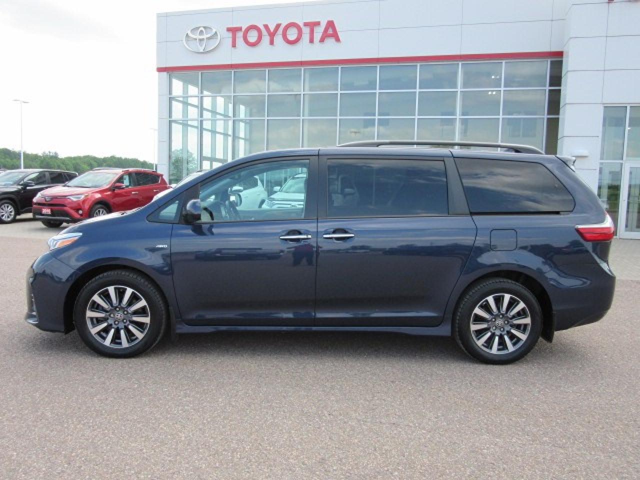 2020 Toyota Sienna XLE Photo1
