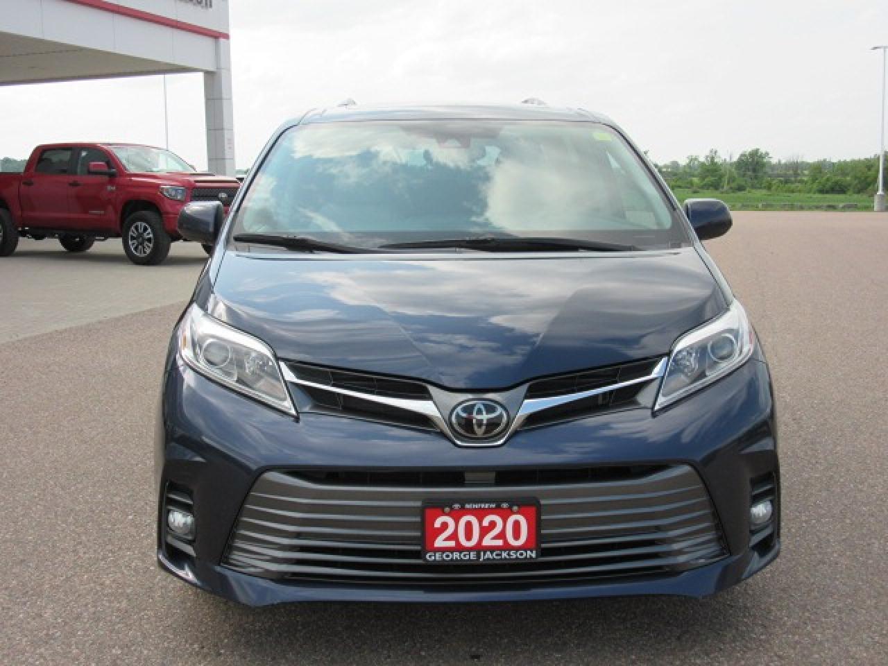 2020 Toyota Sienna XLE Photo