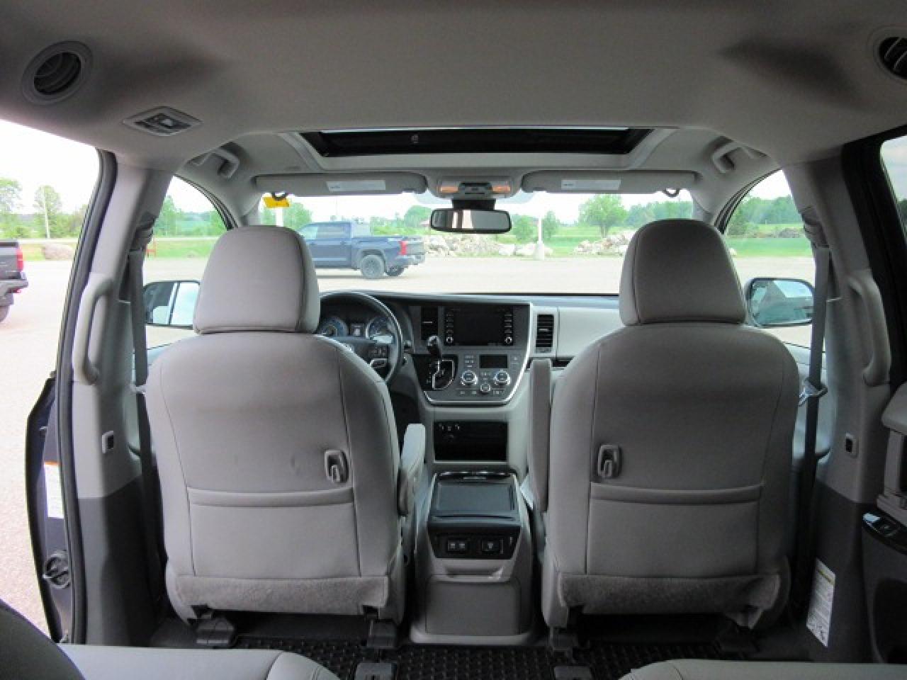 2020 Toyota Sienna XLE Photo