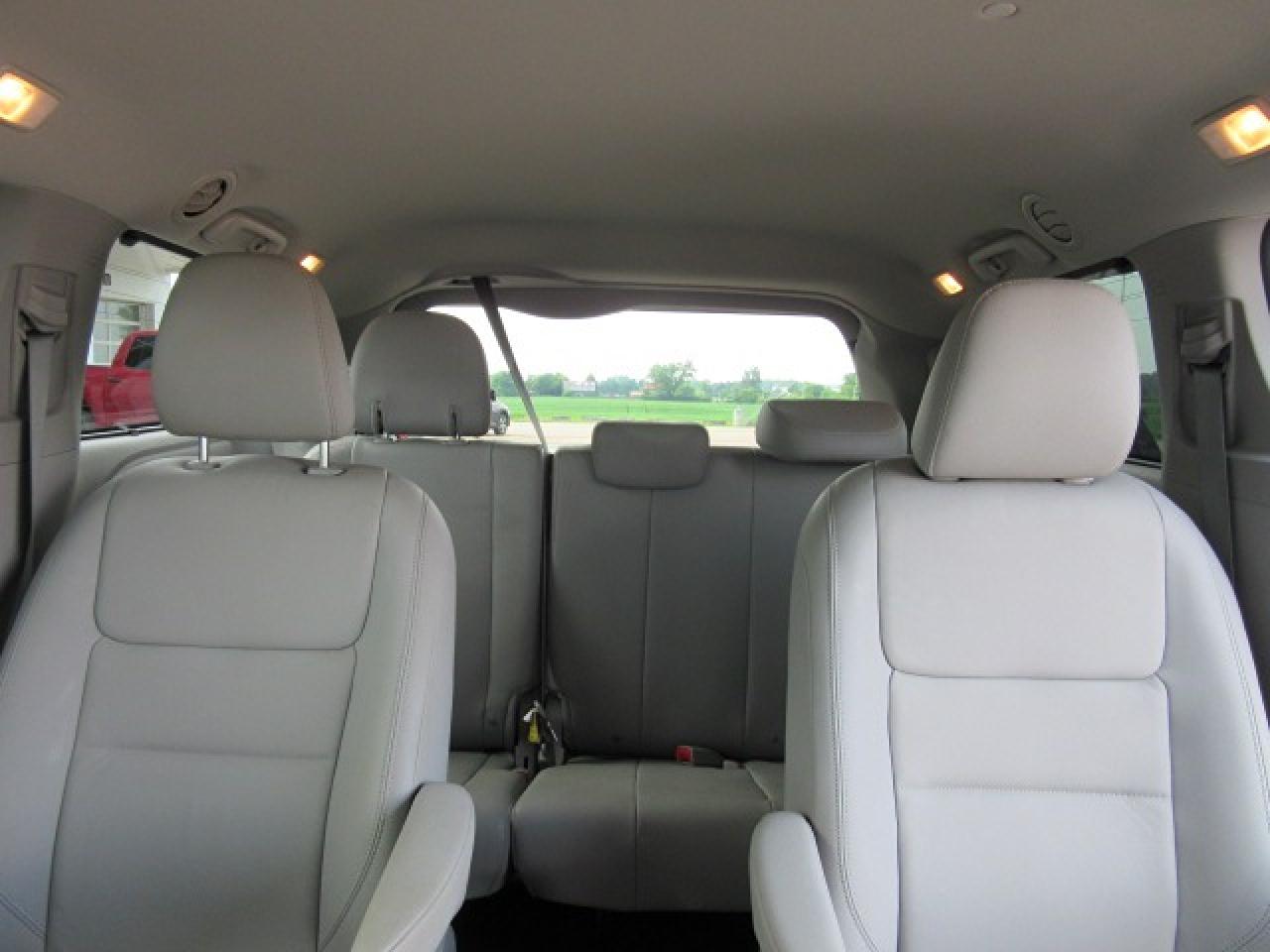 2020 Toyota Sienna XLE Photo