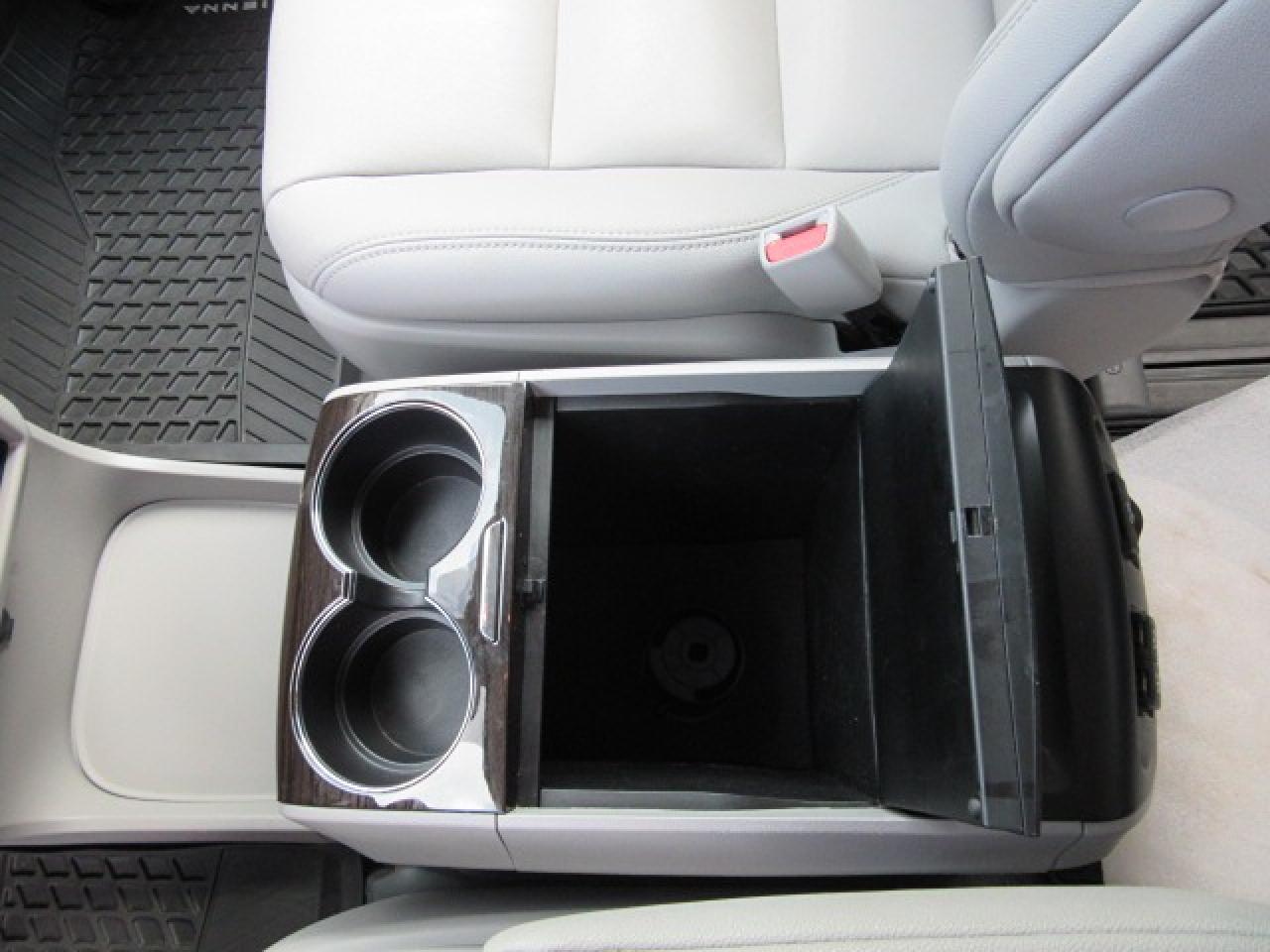 2020 Toyota Sienna XLE Photo