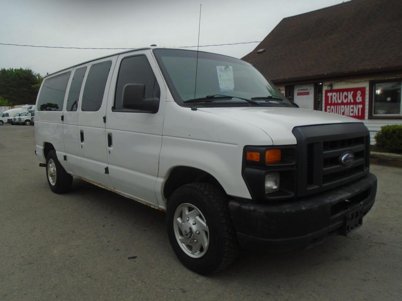 2014 Ford Club Wagon 11 passenger E-150 XLT - Photo #4