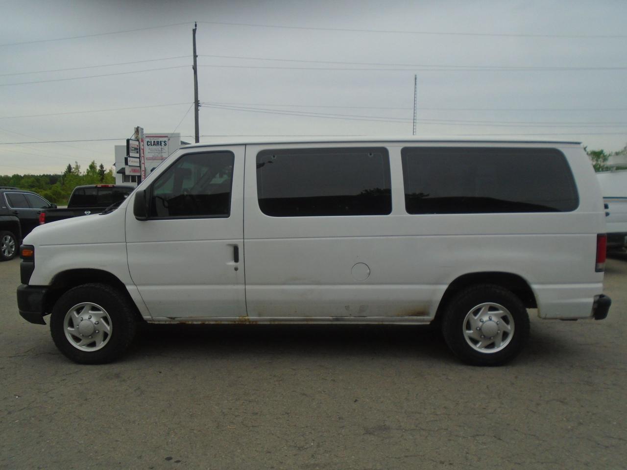 2014 Ford Club Wagon 11 passenger E-150 XLT - Photo #7