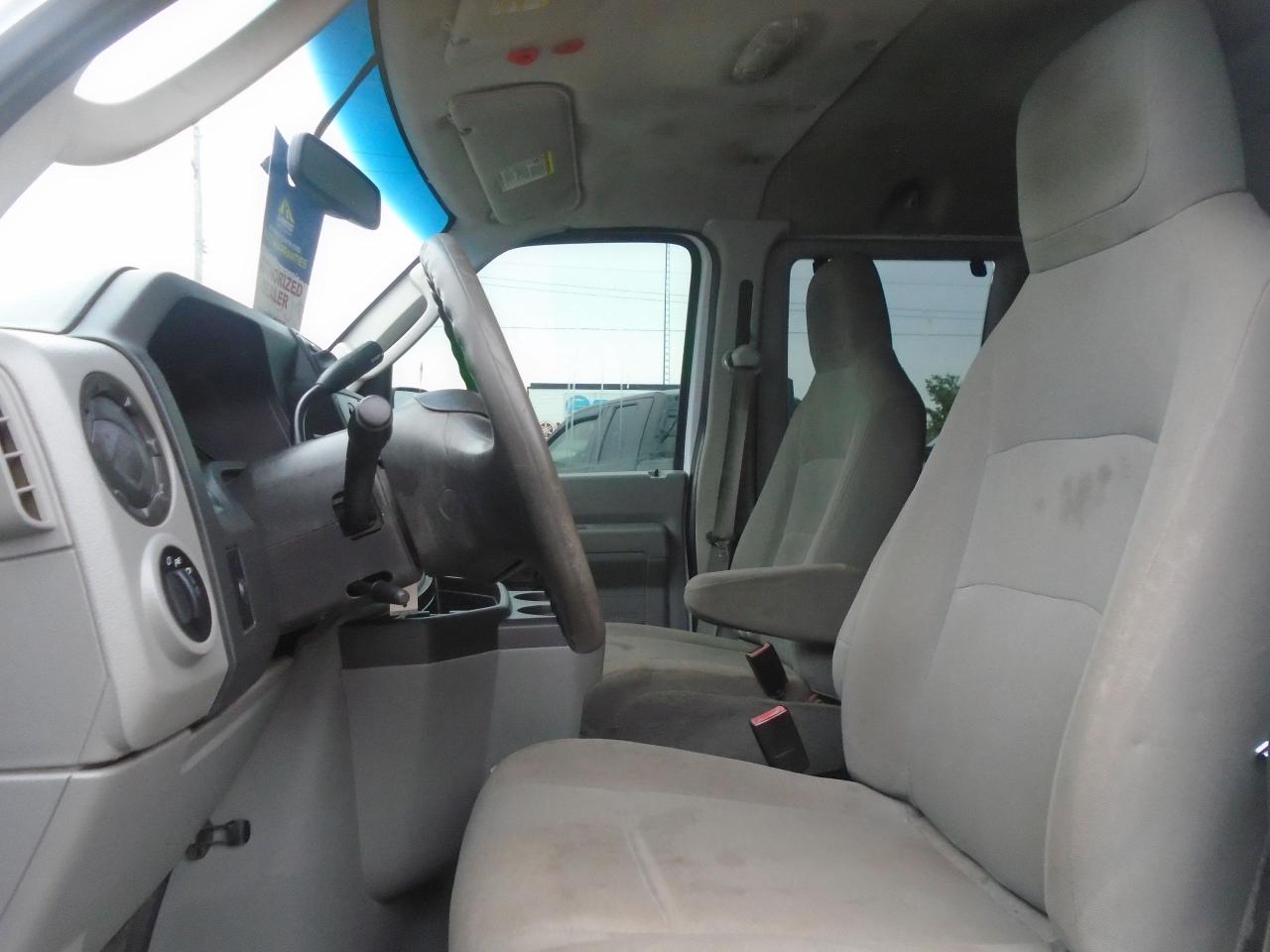 2014 Ford Club Wagon 11 passenger E-150 XLT - Photo #15