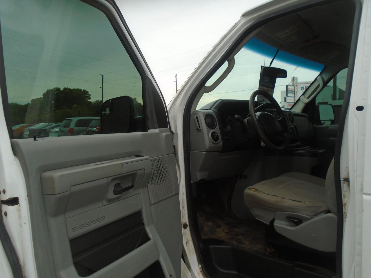 2014 Ford Club Wagon 11 passenger E-150 XLT - Photo #16