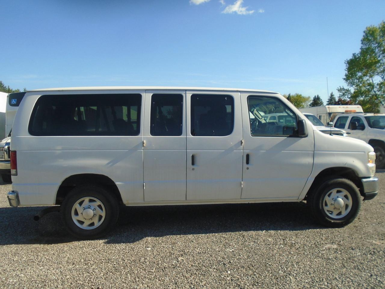 2011 Ford Club Wagon 12 PASSANGER  XLT - Photo #4