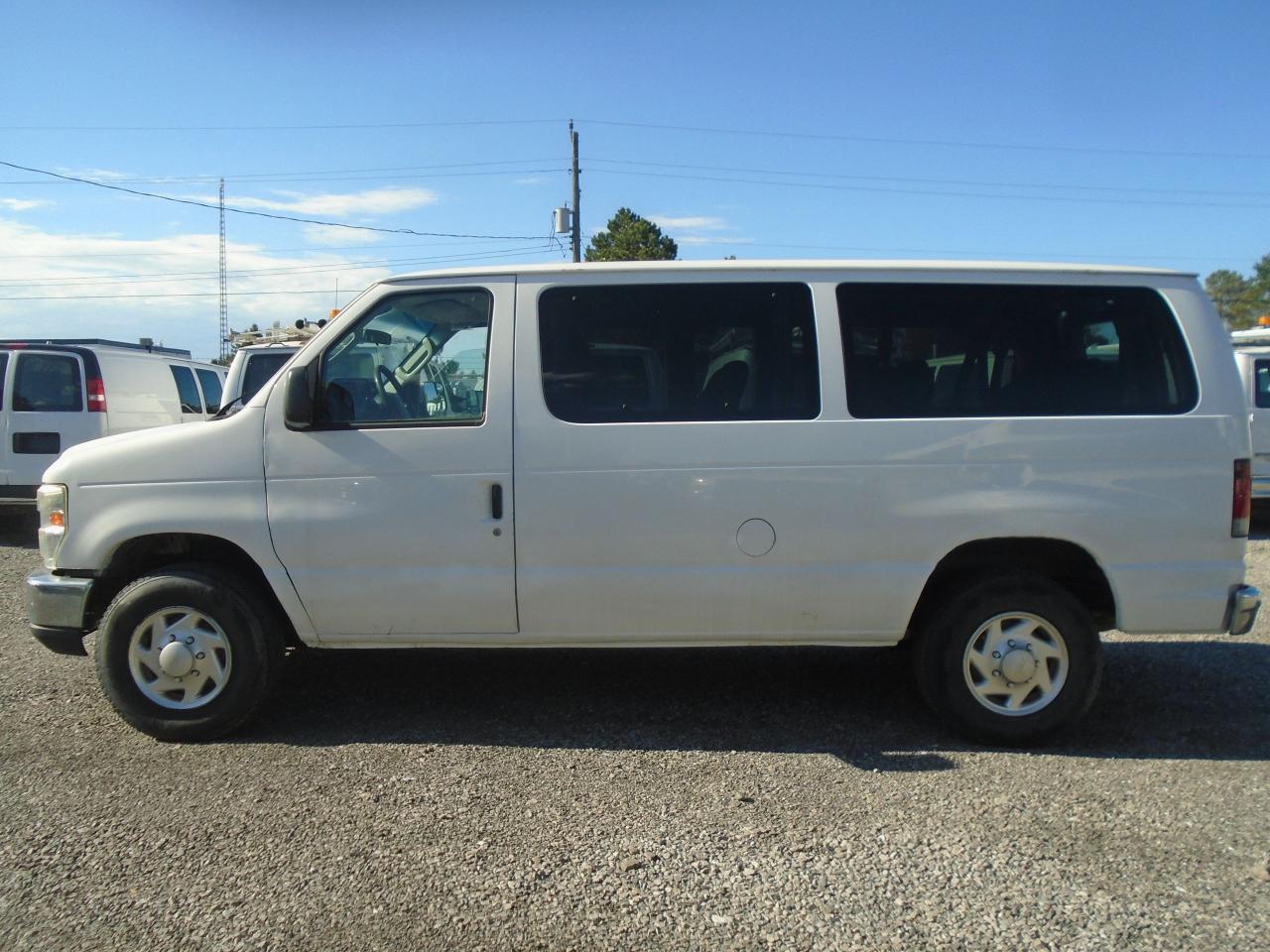 2011 Ford Club Wagon 12 PASSANGER  XLT - Photo #5