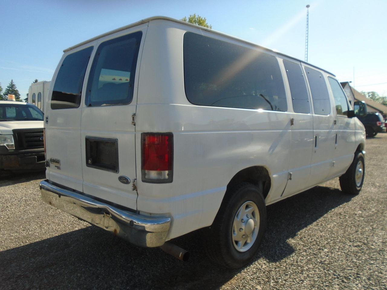 2011 Ford Club Wagon 12 PASSANGER  XLT - Photo #6