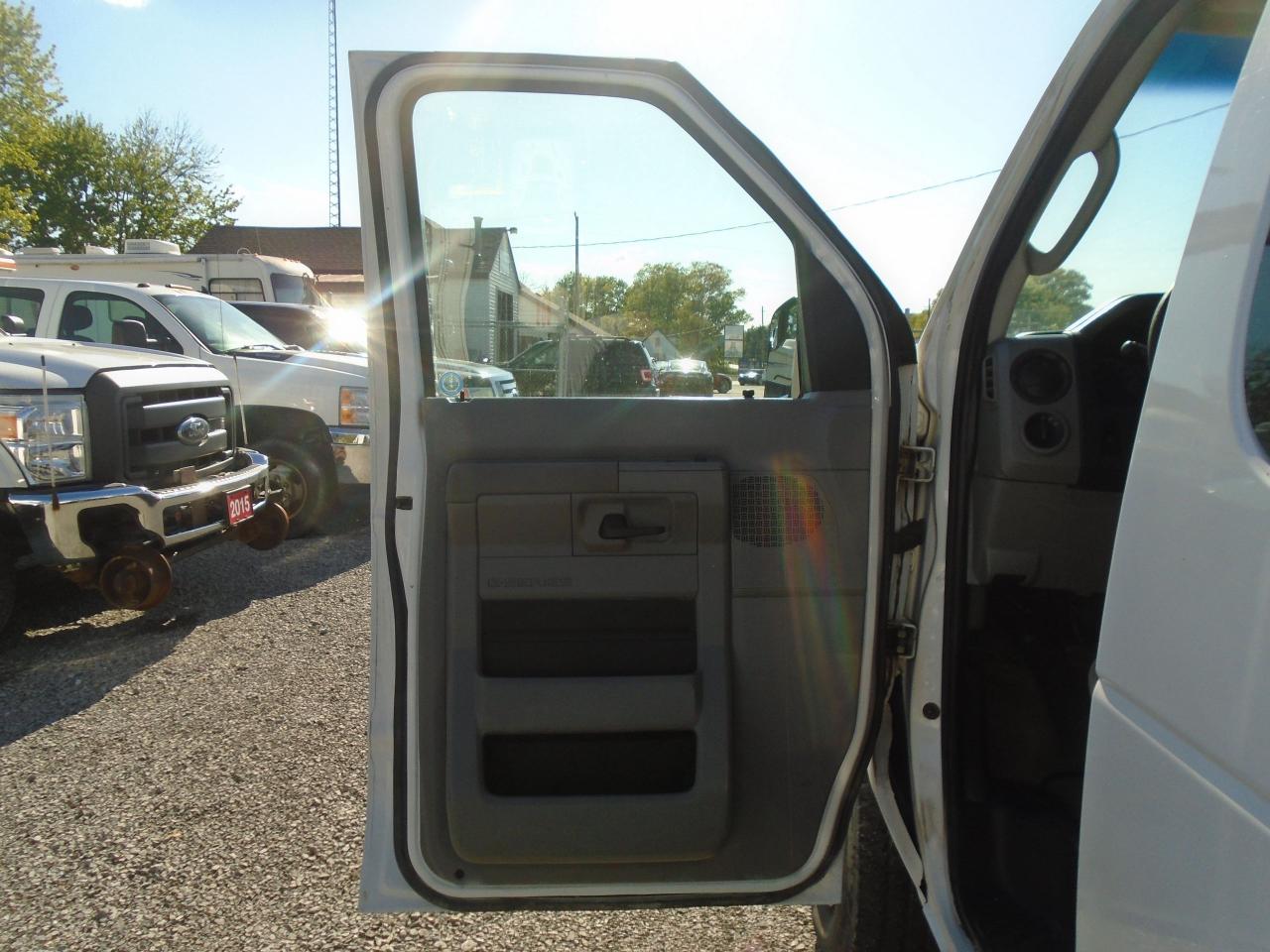 2011 Ford Club Wagon 12 PASSANGER  XLT - Photo #7