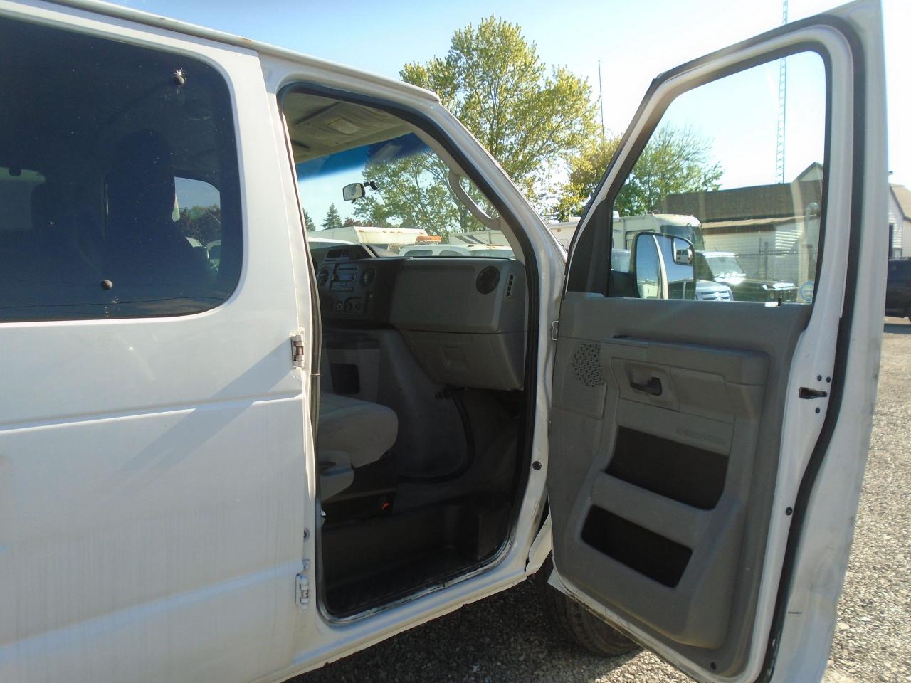 2011 Ford Club Wagon 12 PASSANGER  XLT - Photo #20