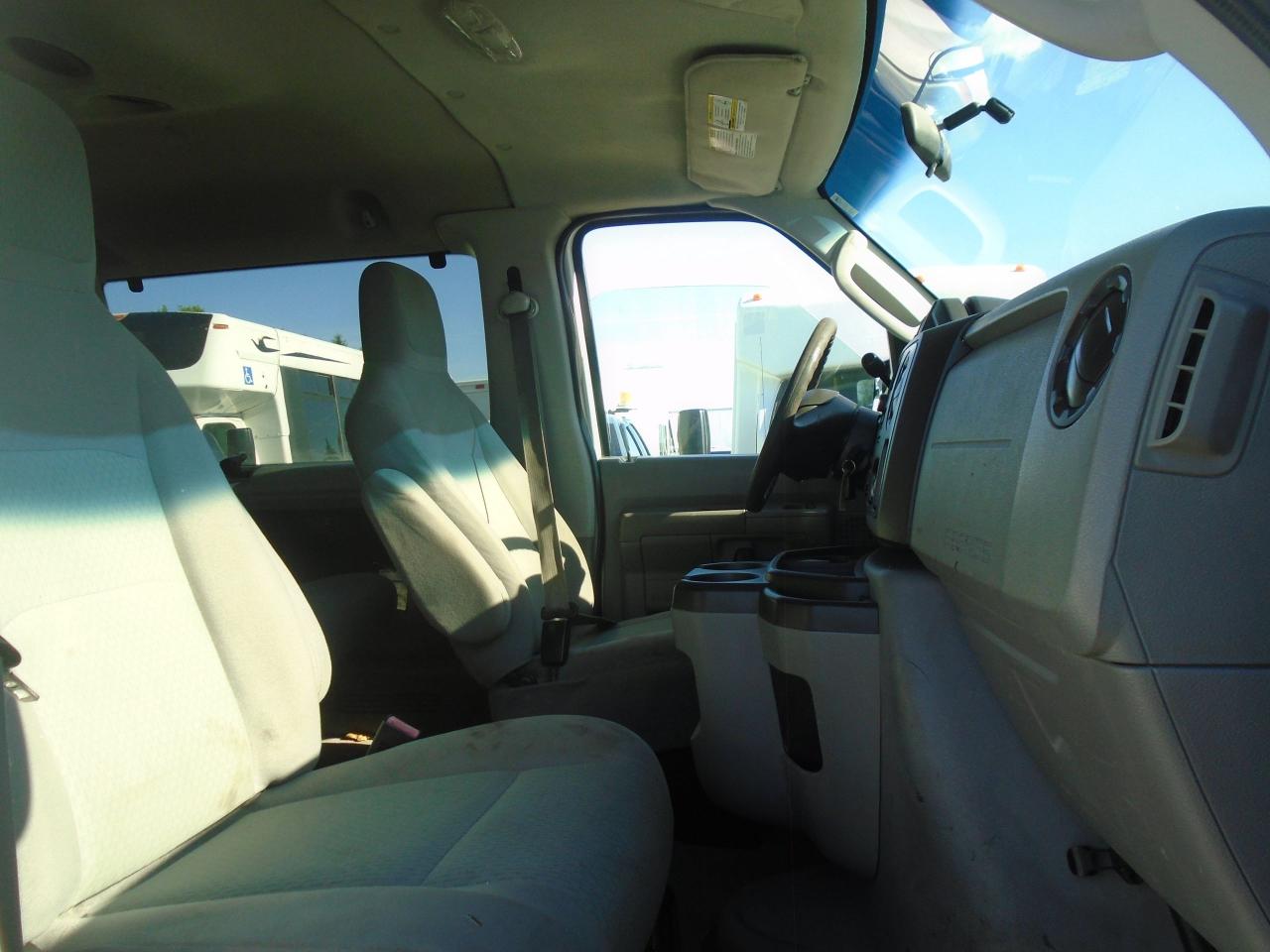 2011 Ford Club Wagon 12 PASSANGER  XLT - Photo #21