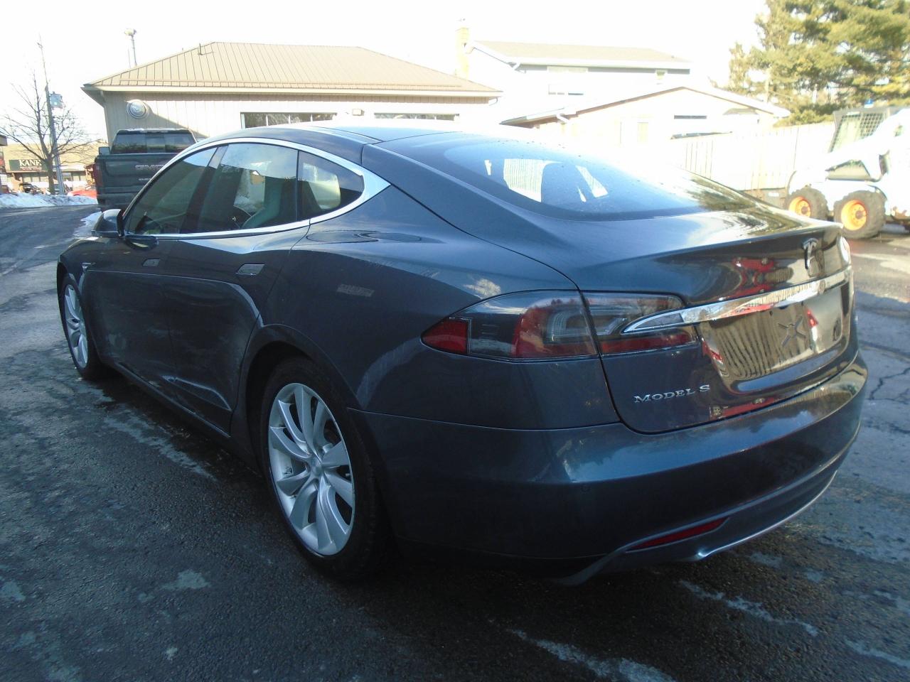2015 Tesla Model S 85D AWD FREE SUPERCHARGE 581KM FULL CHARGE - Photo #4