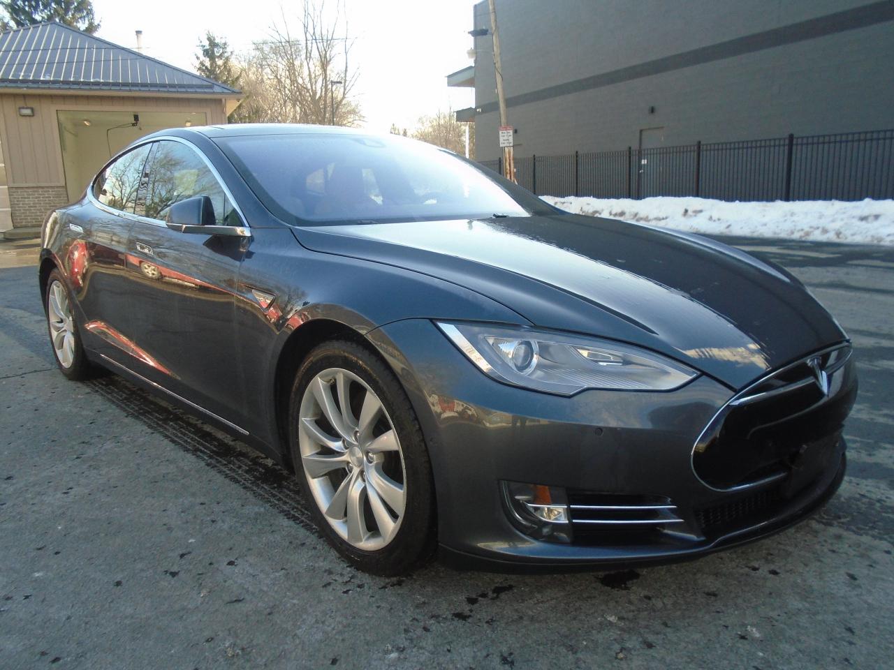 2015 Tesla Model S 85D AWD FREE SUPERCHARGE 581KM FULL CHARGE - Photo #2