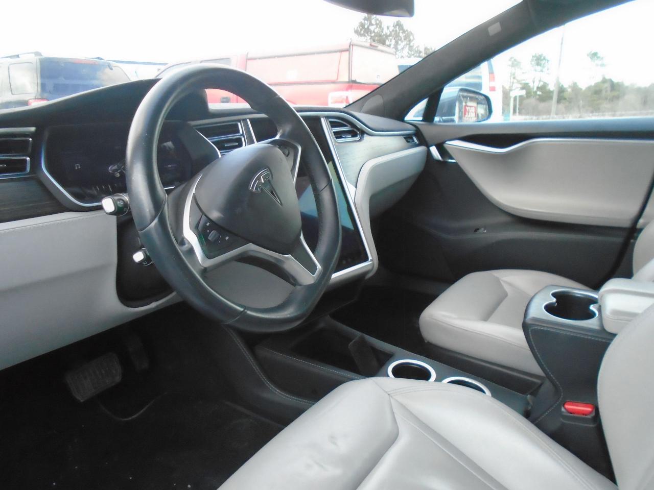 2015 Tesla Model S 85D AWD FREE SUPERCHARGE 581KM FULL CHARGE - Photo #7