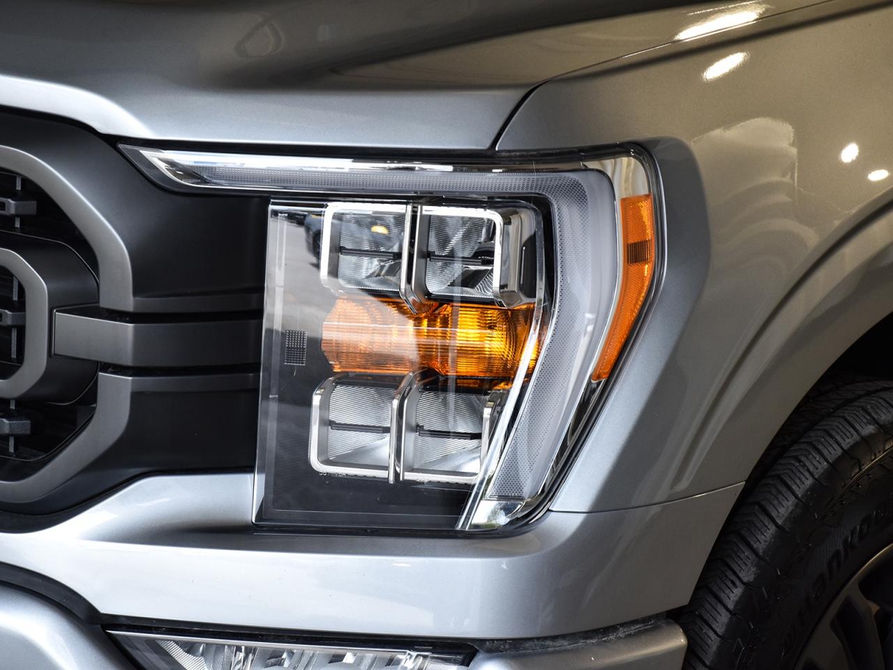 2023 Ford F-150 XLT * NAV * BIG SCREEN * PANO ROOF * 4X4 * CREW * - Photo #4