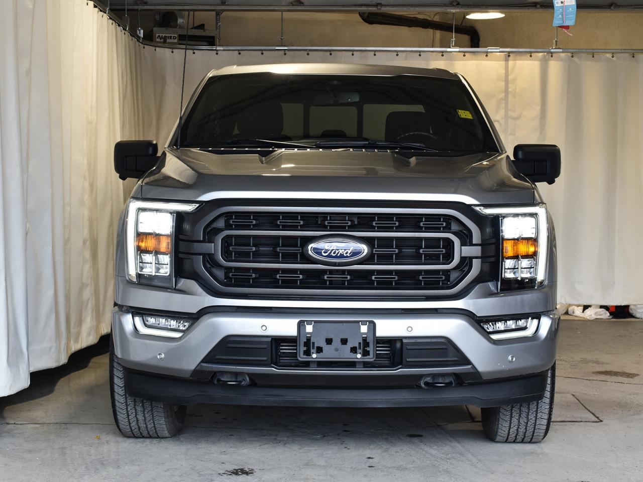 2023 Ford F-150 XLT * NAV * BIG SCREEN * PANO ROOF * 4X4 * CREW * - Photo #2