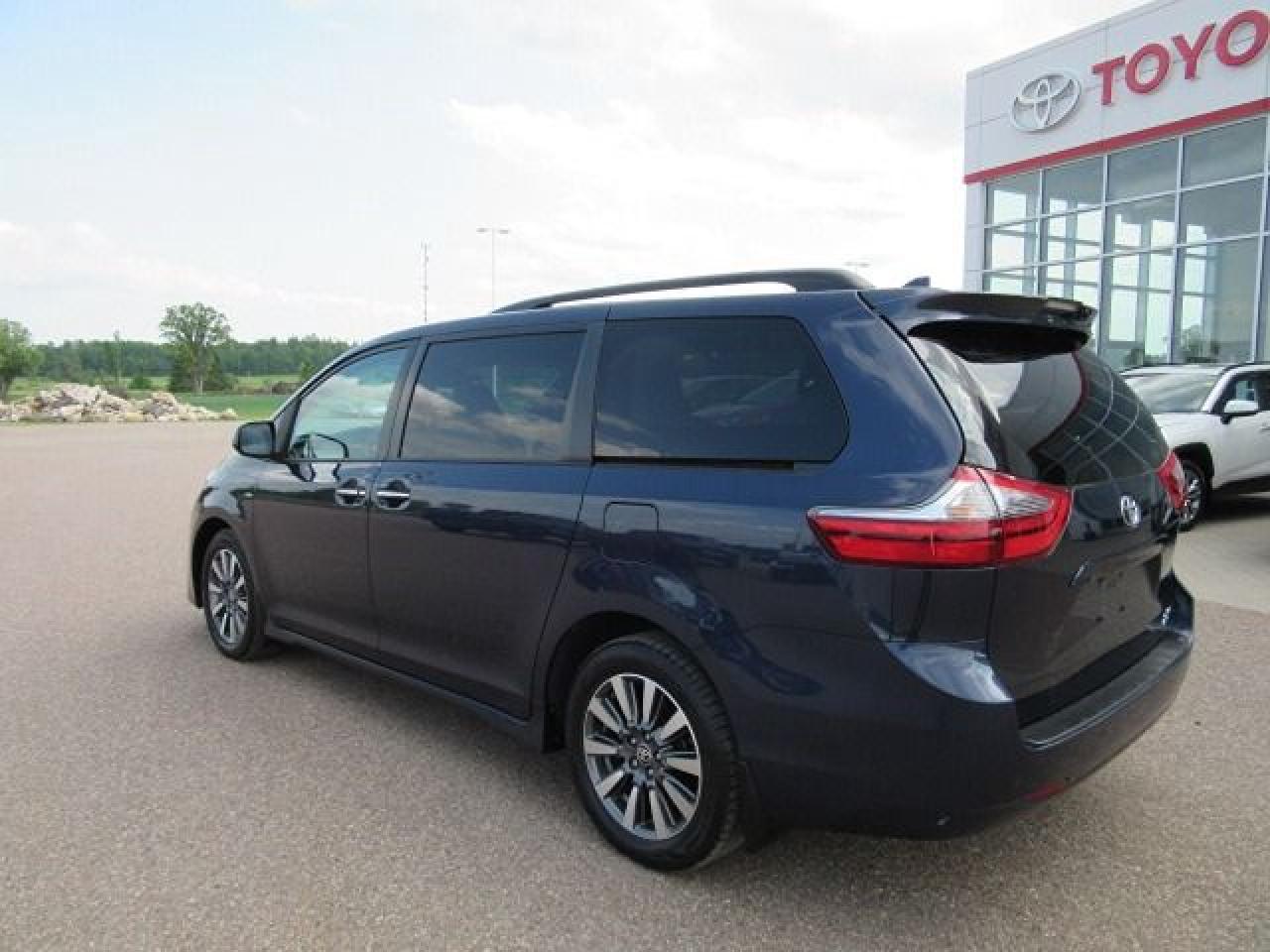 2020 Toyota Sienna XLE - Photo #3